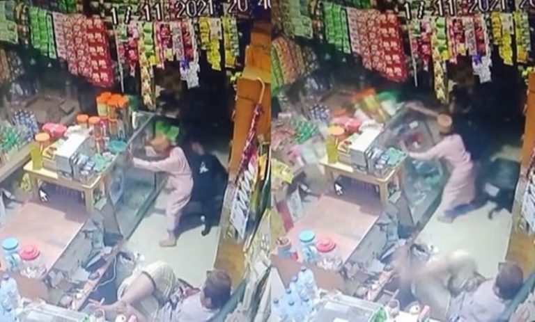 Etalase Toko Hancur Akibat Ulah 2 Bocil Rebutan Kursi, Pemilik Dibikin Syok Etalase Toko Hancur Akibat Ulah 2 Bocil Rebutan Kursi Pemilik Dibikin Syok