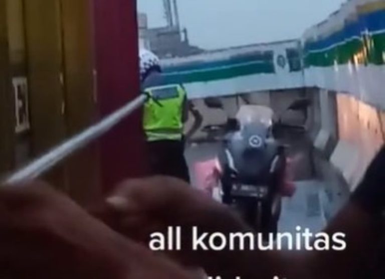 Oknum Polisi Tilang Sopir Truk Nolak Diberi Rp 100 Ribu Tapi Malah Minta Sekarung Bawang