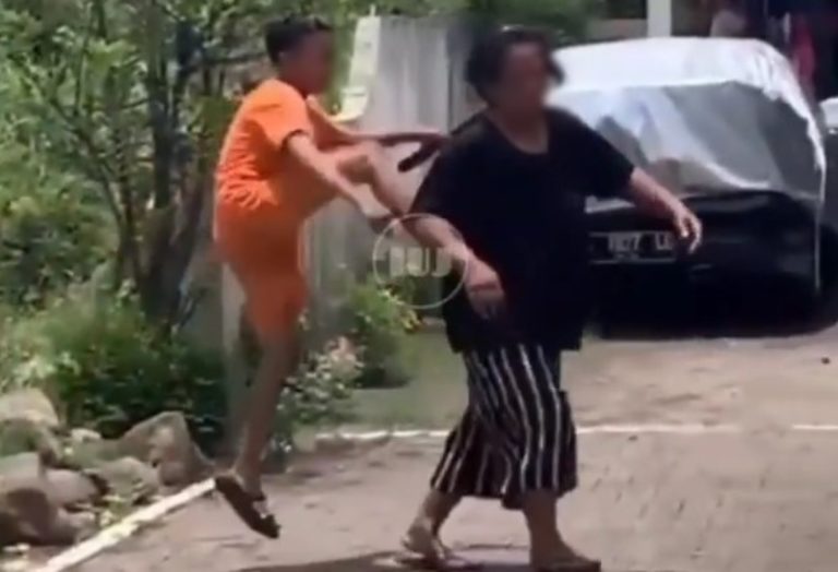 VIRAL Bocah di Pati Tega Tendang Sang Nenek Ternyata Ada Kisah Pilu di Baliknya