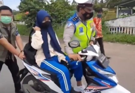 VIRAL Video Siswi di Lubuklinggau Ditilang Polisi Tapi Tak Mau Turun dari Motor