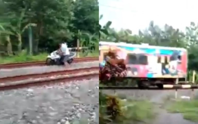 Warga Panik Seorang Pria Nekat Tuntun Motor di Rel Kereta Api