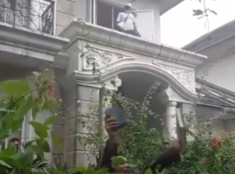 Duh Petugas Lempar Alquran Saat Pengosongan Rumah Anak Yatim Piatu