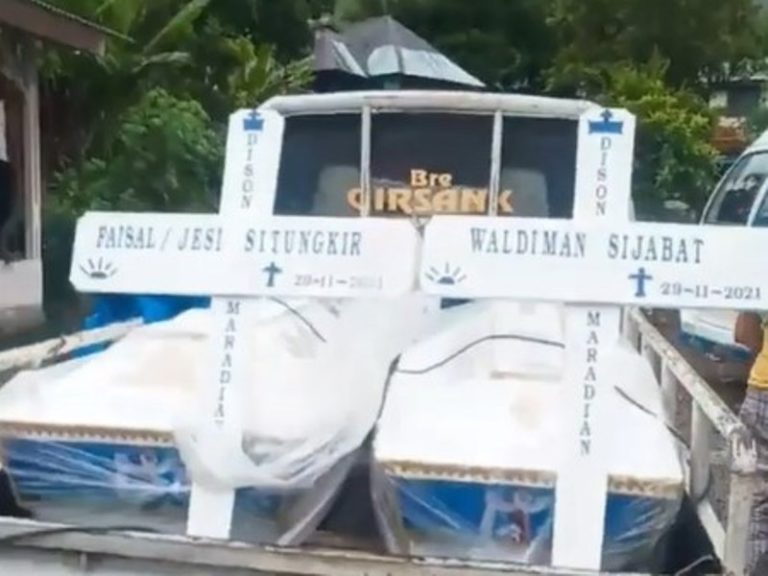 VIRAL Emak emak di Paropo Histeris Karena Dikirimi Peti Mati dan Salib Bertuliskan Namanya