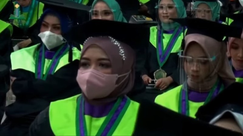 VIRAL Paduan Suara Nyanyikan Lagu ini Saat Wisuda Para Sarjana Auto Kena Mental