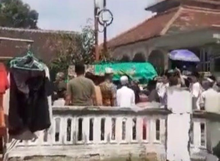 Video Detik detik Keranda Jenazah Digotong Sambil Lari Kenapa