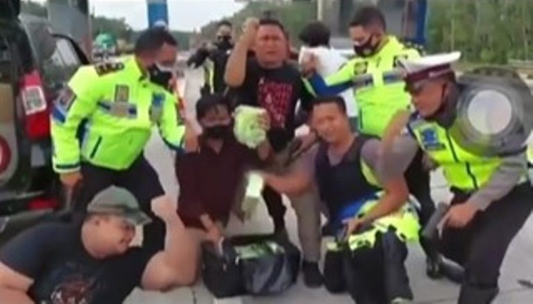 Detik detik Polisi Berhasil Gagalkan Pengiriman 15 Kg Sabu di Lampung Histeris hingga Teriak Takbir