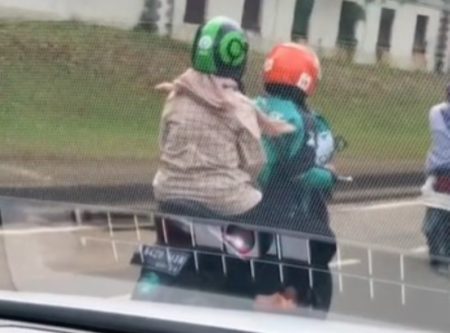 VIRAL Gaya Boncengan Driver Ojol Saat Bawa Penumpang ini Bikin Salfok Auto Pegel