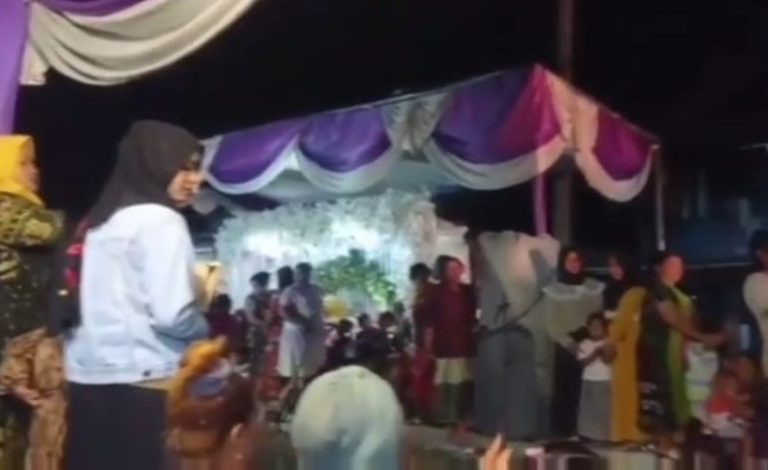 Viral Video Tenda Pernikahan di Pinggir Rel Bikin Was was Saat Kereta Lewat