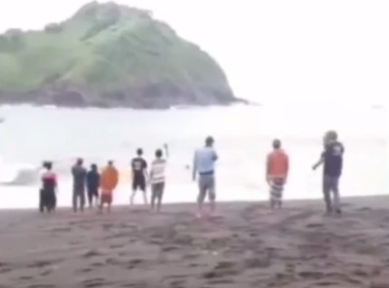 Kronologi Ritual Maut di Pantai Payangan Jember yang Tewaskan 11 Orang