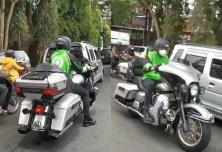 Viral Video Pria Diduga Driver Ojol Pakai Moge Saat Kerja Keren Banget