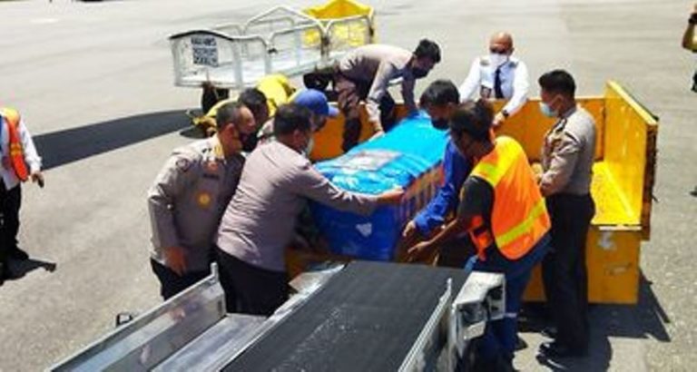 8 Jenazah Karyawan PTT Korban Pembantaian KKB Papua Diterbangkan ke Daerah Asalnya