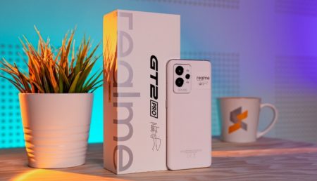 Foto box dan HP Realme GT 2 Pro warna Paper White