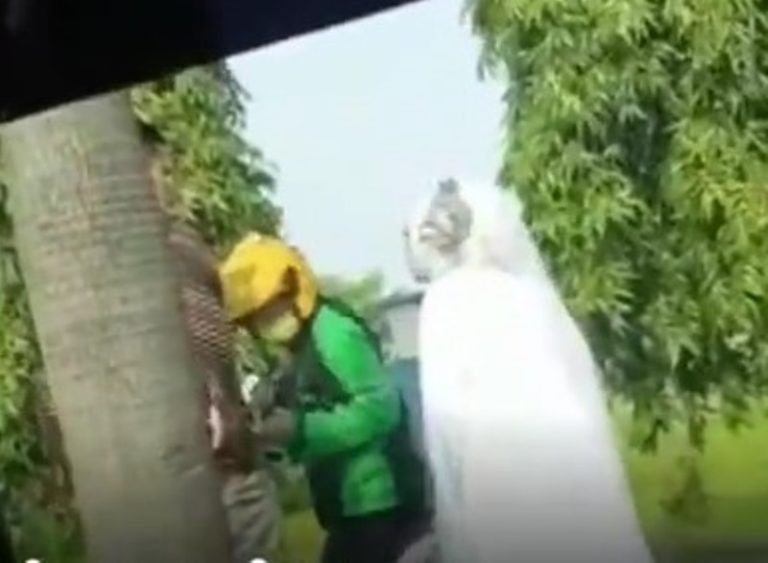 Momen Viral Pengantin Wanita Terpaksa Naik Ojol ke KUA Gegara Jalanan Macet