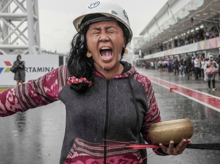 VIRAL Pawang Hujan Beraksi di Sirkuit Mandalika MotoGP Thank You For Stopping The Rain