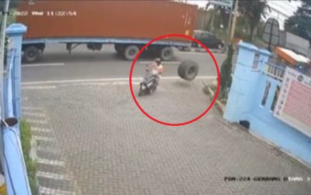 Viral Video Ban Truk Kontainer Lepas Lalu Hantam Pengendara Motor Begini Kondisinya