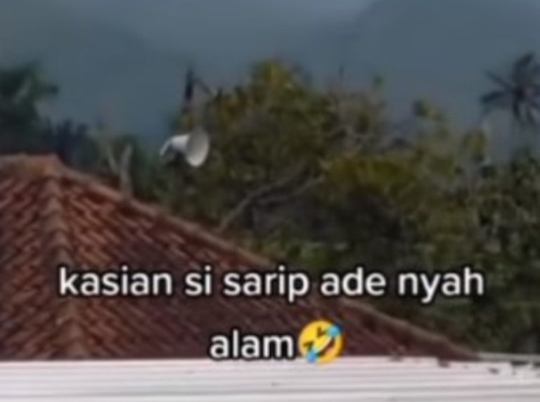 Merasa Geram Emak emak ini Cari Bocah yang Tendang Anaknya Pakai Toa Masjid