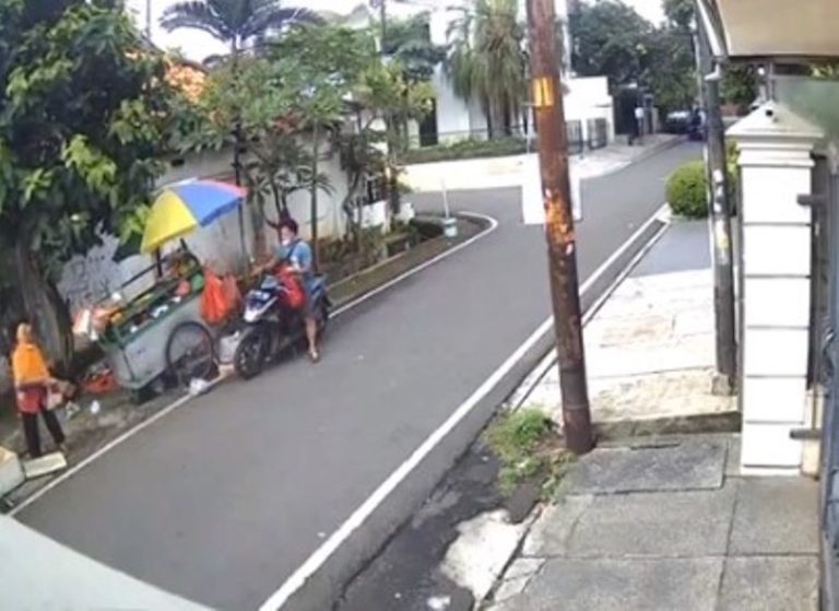 VIRAL Ibu ibu Pedagang Sayur Jadi Korban Jambret HP dan Catatan Utang Pelanggan Raib