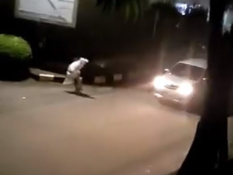 Viral Aksi Prank Pocong Lompat ke Depan Mobil yang Melaju Resahkan Pengemudi