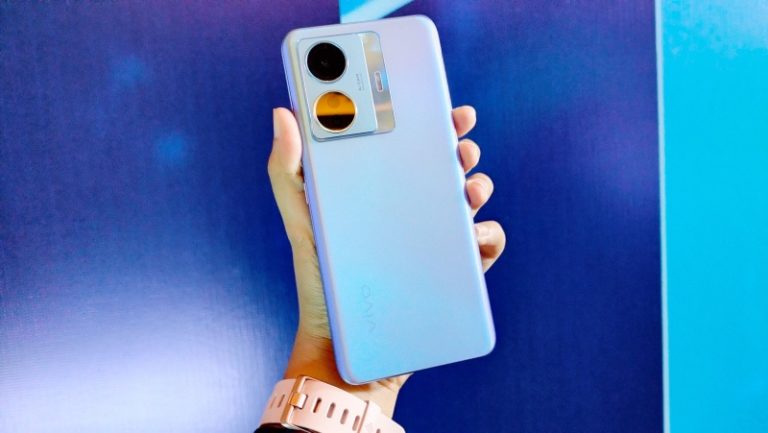 Vivo T1 Pro 5G warna Turbo Cyan