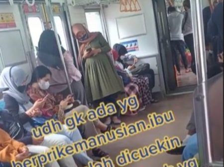 Kasihan Ibu Hamil Berdiri Selama Perjalanan di Kereta Penumpang Lain Enggan Beri Tempat Duduk