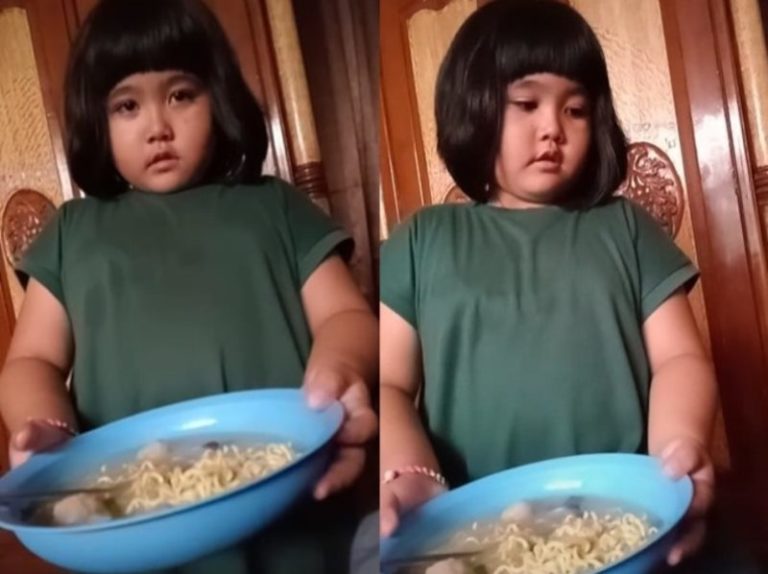 Mengharukan Anak ini Siapkan Makanan Untuk Sang Ibu Saat Ayahnya Keburu Pergi