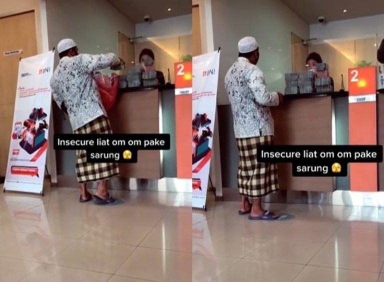 Momen Pria Pakai Sarung dan Sandal Karet Bawa Uang Satu Kresek ke Bank Netter Auto Insecure