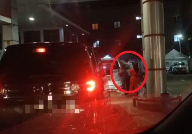 Viral Aksi Sopir Taksi Terus Goyang Mobil Saat Isi BBM, Biar Apa? Viral Aksi Sopir Taksi Terus Goyang Mobil Saat Isi BBM Biar Apa