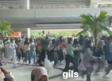 Viral Momen Fans NCT Dream Sambut Sang Idola di Bandara Mirip Adegan Film Train to Busan