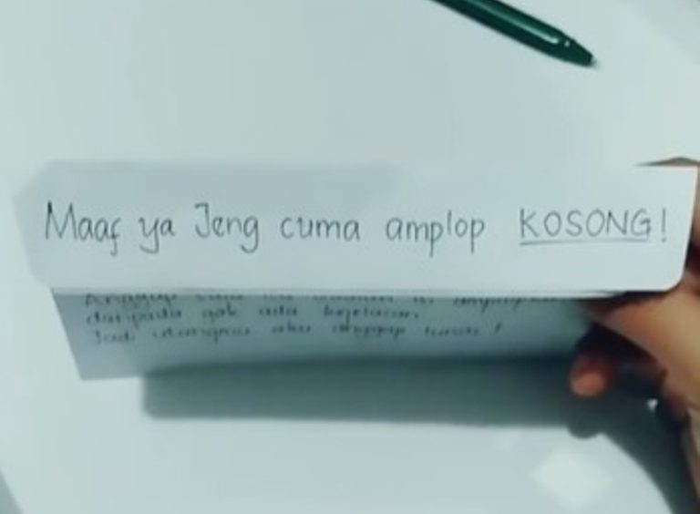 Gokil Wanita ini Beri Amplop Kosong ke Nikahan Teman yang Tak Kunjung Bayar Utang