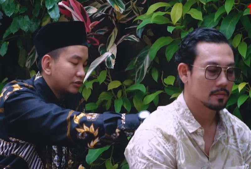 Syok Ada Jin di Tubuhnya Denny Sumargo Minta Dirukiah Oleh Ustadz di Podcast nya
