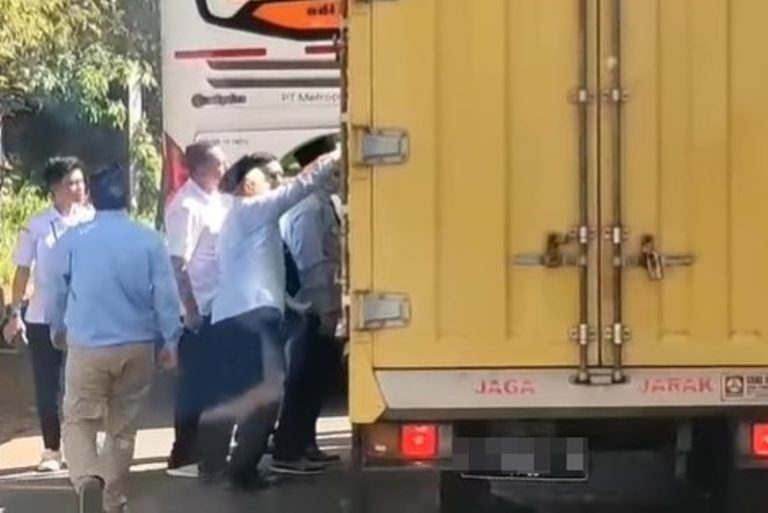 Viral Rombongan Pengantar Jemaah Haji Ngamuk ke Sopir Mobil Box Ternyata Gara gara ini