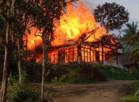 Kebakaran Melanda Sejumlah Rumah di Kampung Adat Kuta Ciamis