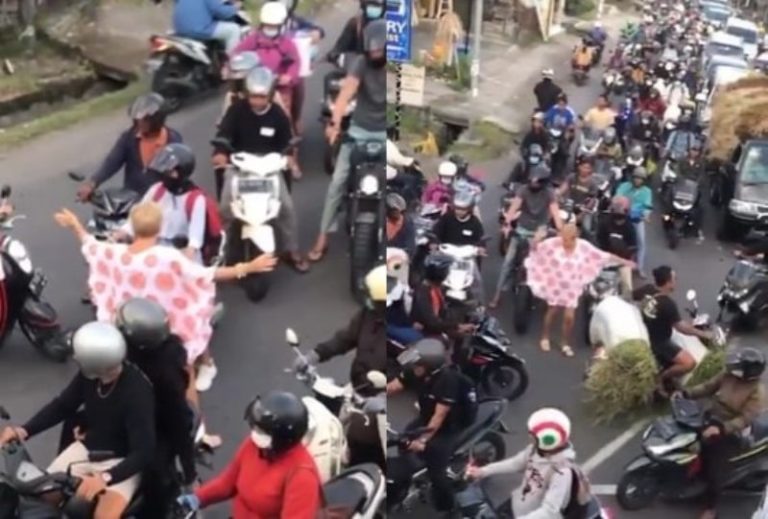 Keren! Lihat Jalan Macet Parah, Bule Wanita Inisiatif Buat Atur Lalu Lintas Keren Lihat Jalan Macet Parah Bule Wanita Inisiatif Atur Lalu Lintas