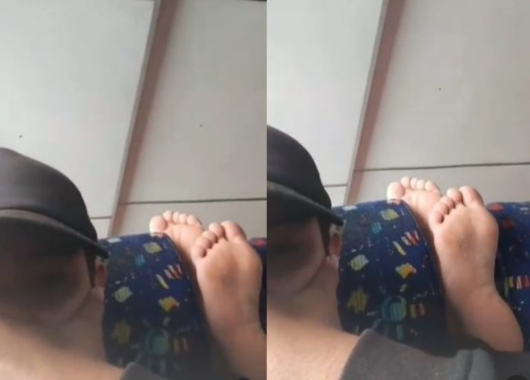 Tak Sopan! Penumpang Kapal Santai Angkat Kaki ke Atas Sandaran Kursi Tak Sopan Penumpang Kapal Santai Angkat Kaki ke Atas Sandaran Kursi