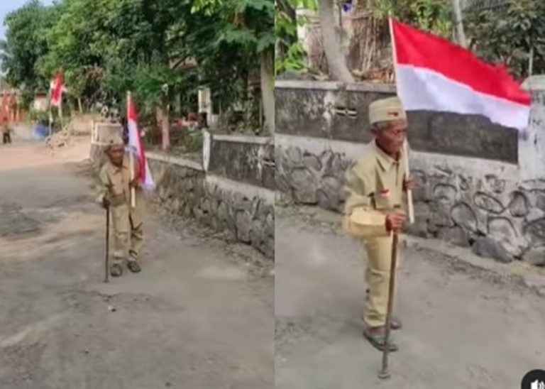 Berjalan Tertaih dengan Tongkat Kakek ini Tetap Semangat ke Lapangan Upacara Sambil Bawa Bendera