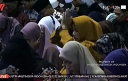 Viral Wanita Diduga Kesurupan Saat Ikut Acara Pengajian Terus Lakukan Gerakan Aneh