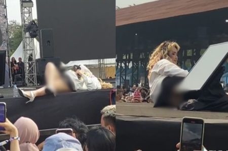 Aksi Pinkan Mambo Pakai Rok Mini Rebahan di Atas Panggung Penonton Auto Heboh