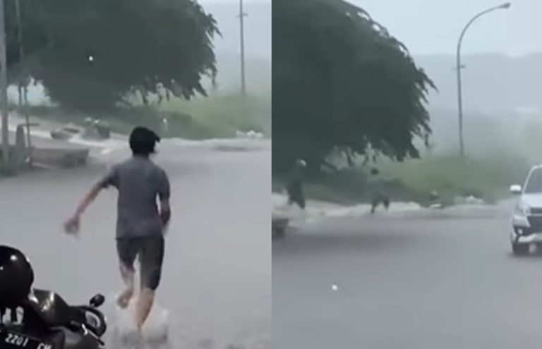 Gercep! Pemuda ini Lari Kencang Demi Selamatkan Pemotor yang Terseret Banjir Gercep Pemuda ini Lari Kencang Demi Selamatkan Pemotor yang Terseret Banjir