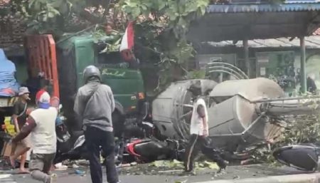 Polisi Ungkap Kronologi Kecelakaan Maut Truk Tabrak Anak SD dan Tiang di Bekasi