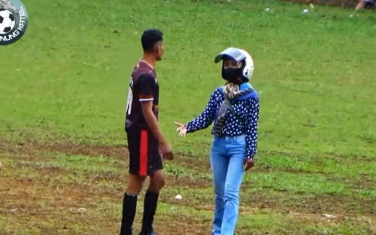 Sempat Bikin Heboh Ini Klarifikasi Istri yang Jemput Paksa Suami Saat Main Bola di Cilacap