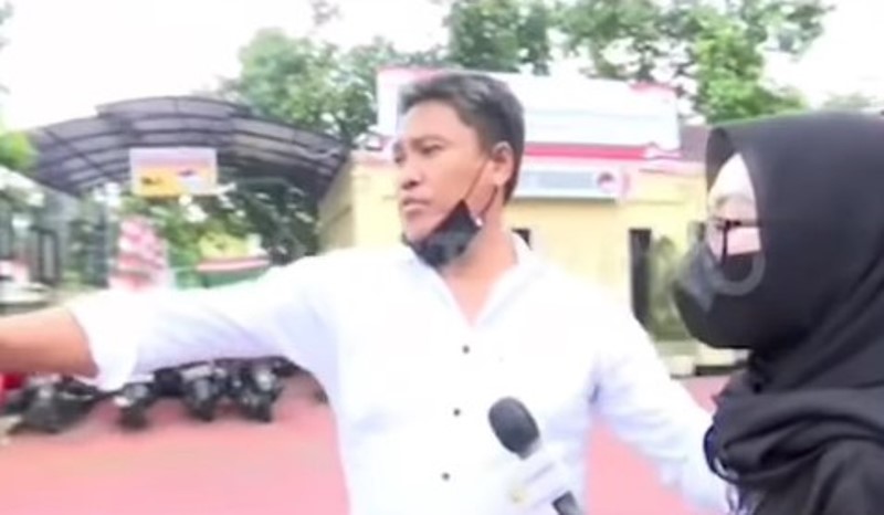 VIRAL Oknum Polisi Suruh Wartawan Bicara Sama Pohon Saat Akan Wawancara Bikin Heran