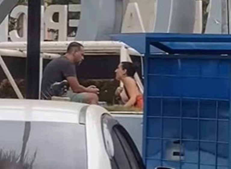 Viral Pasangan Bule Bertengkar di Pinggir Jalan, Endingnya Auto Bikin Baper Viral Pasangan Bule Bertengkar di Pinggir Jalan Endingnya Auto Bikin Baper