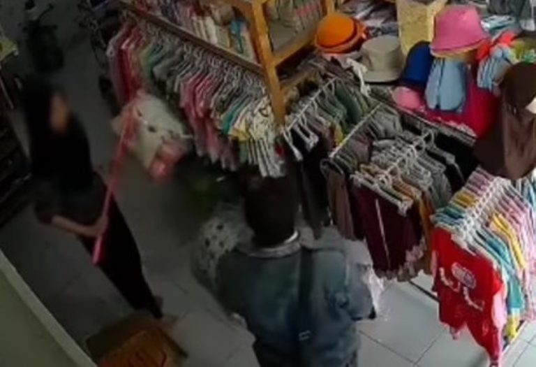 Viral Pelayan Toko Dilecehkan Pembeli Saat Ambil Barang Pelaku Modus Jatuhkan Kunci Motor