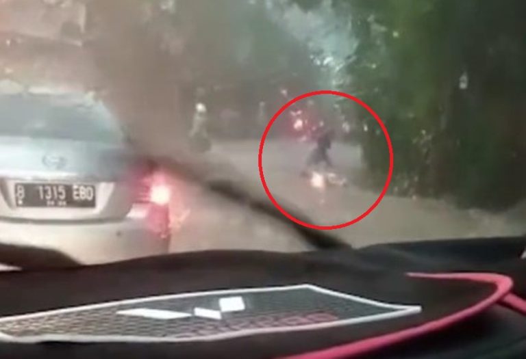 Belum Ditemukan Beredar Video Detik detik Mahasiswi IPB Terseret Banjir dan Masuk Gorong gorong