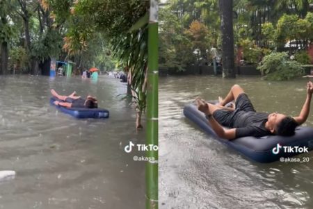 Aksi Kelewat Santuy Pemuda ini Rebahan di Kasur Sambil Ngerokok Saat Banjir