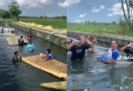Momen Seru dan Unik Para Remaja Sambut Ramadhan Kompak Cuci Tikar di Saluran Irigasi