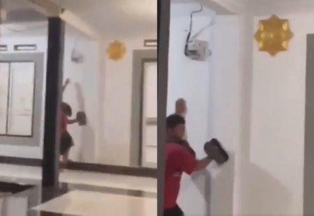 Gak Ada Akhlak Remaja Iseng Matikan Listrik Masjid Saat Jamaah Salat Tarawih