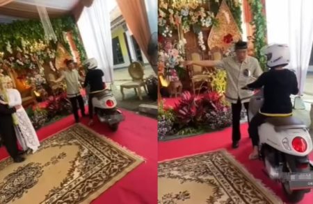 Pengantin Auto Heran, Ada Wanita Naik Motor Nekat Terobos Acara Pernikahan
