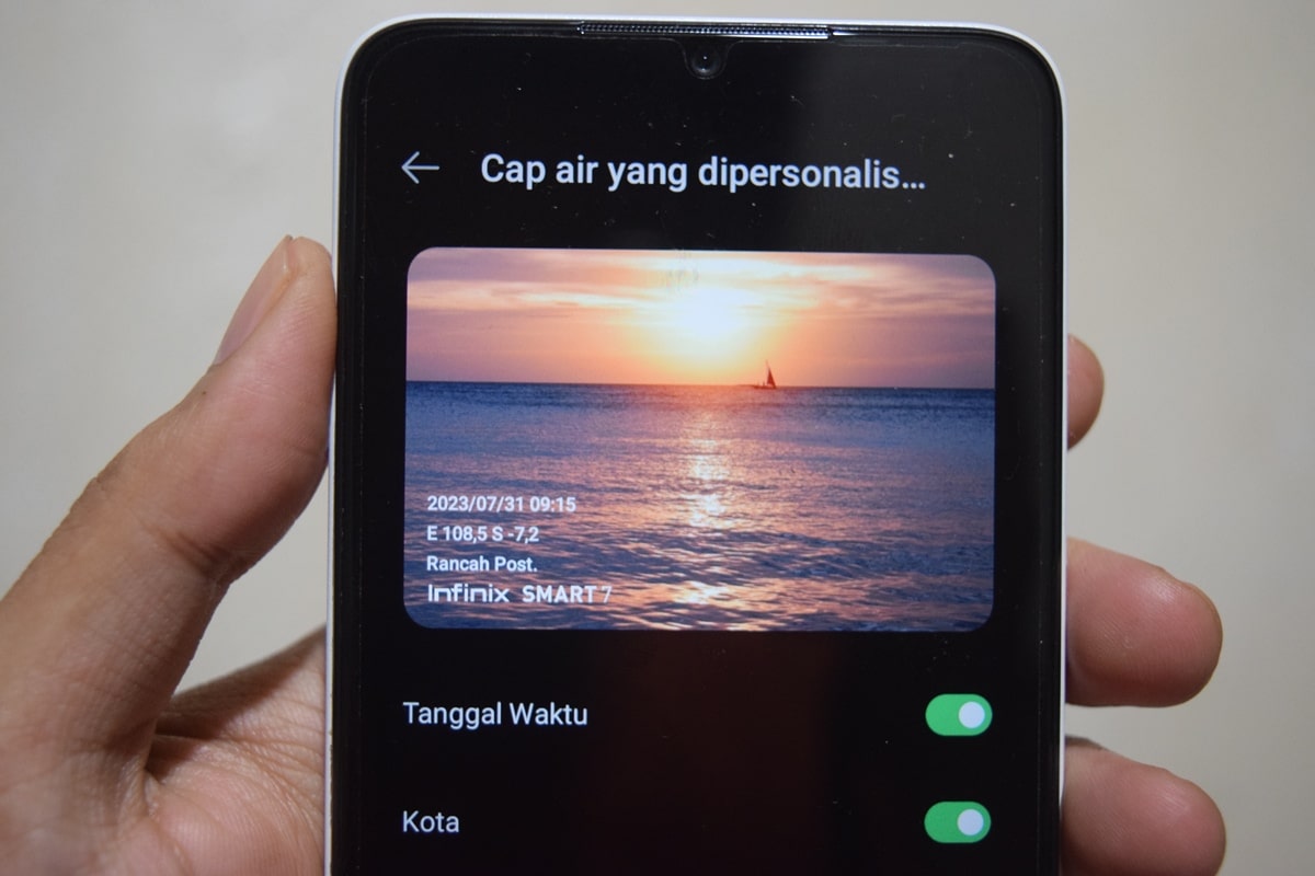 Cara Menampilkan Tanggal dan Merek HP di Kamera Infinix