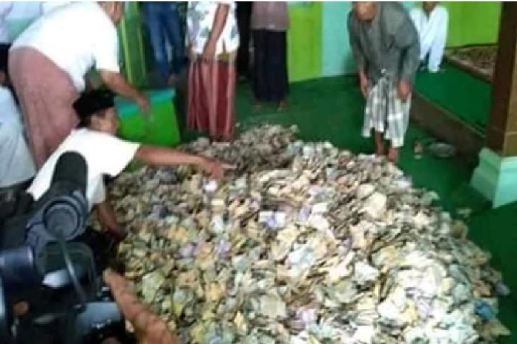 Isi Kotak Amal Ini saat Dihitung Jumlahnya Mencapai Rp 225 Juta